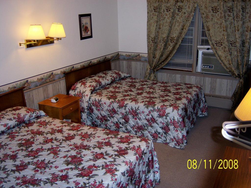 Travelers Inn Motel Eagle River Phòng bức ảnh