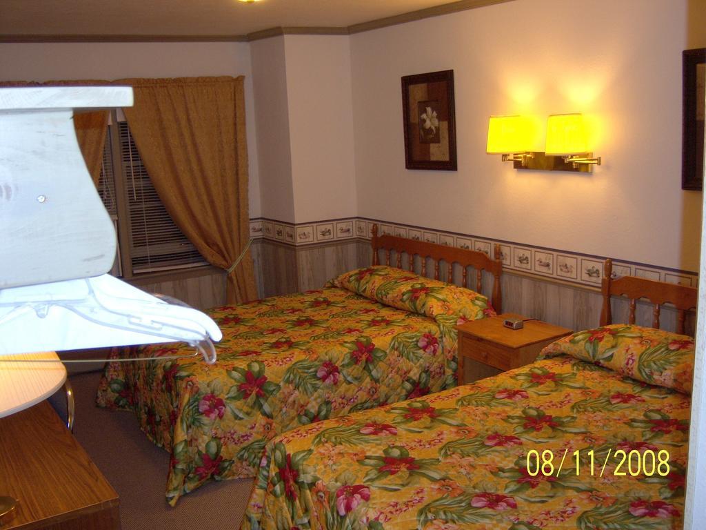 Travelers Inn Motel Eagle River Phòng bức ảnh