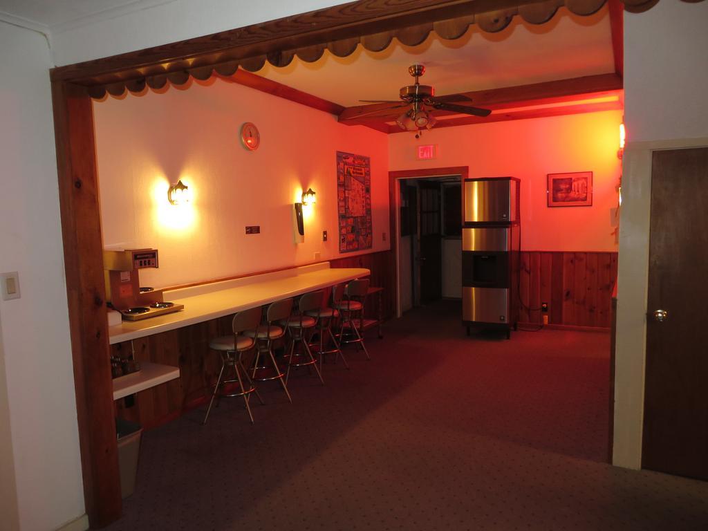 Travelers Inn Motel Eagle River Ngoại thất bức ảnh