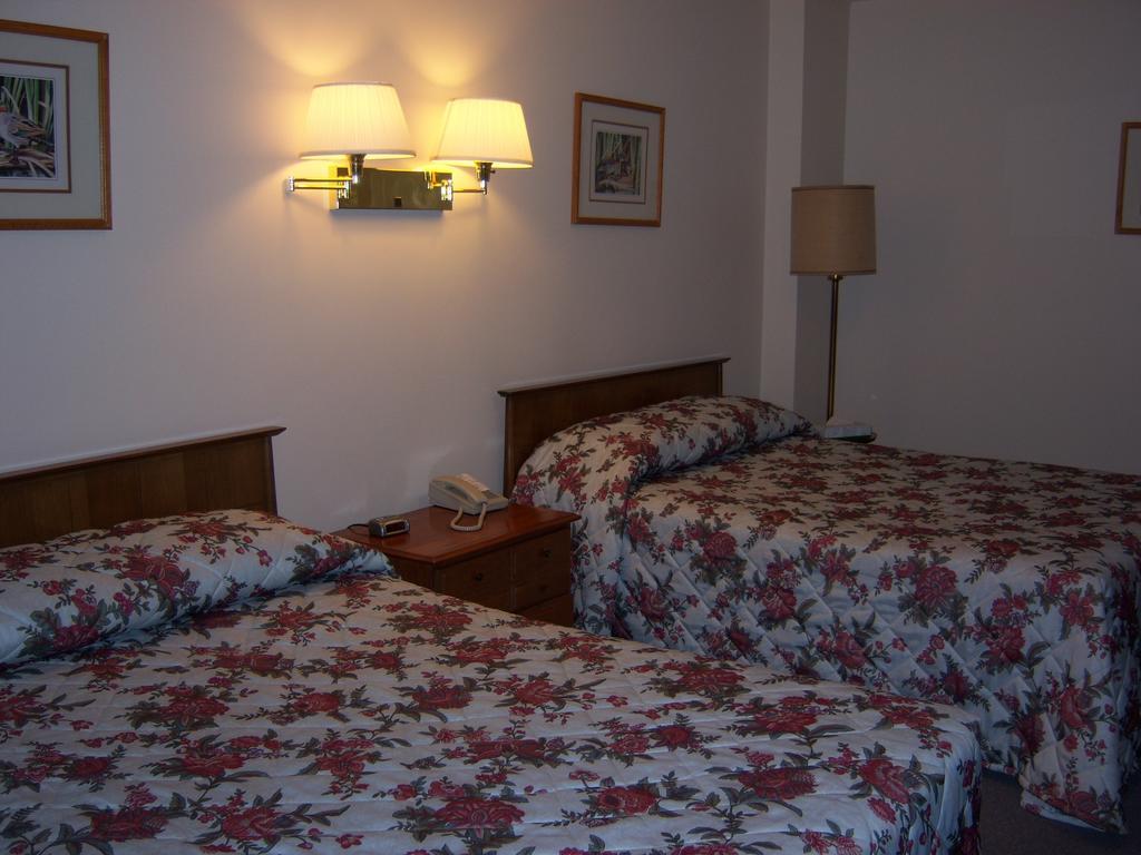 Travelers Inn Motel Eagle River Phòng bức ảnh